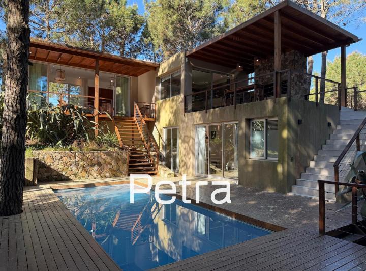 Casa · 190m² · 4 Ambientes · 1 Cochera