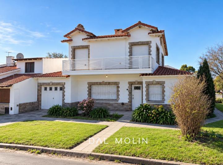 Casa · 93m² · 5 Ambientes · 1 Cochera