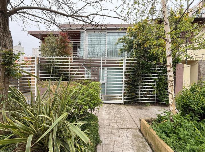 Casa · 226m² · 6 Ambientes · 1 Cochera