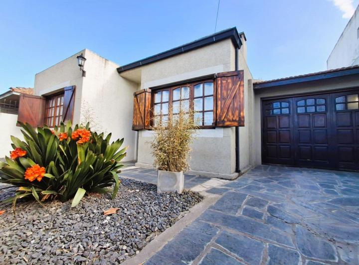 Casa · 85m² · 2 Ambientes · 1 Cochera
