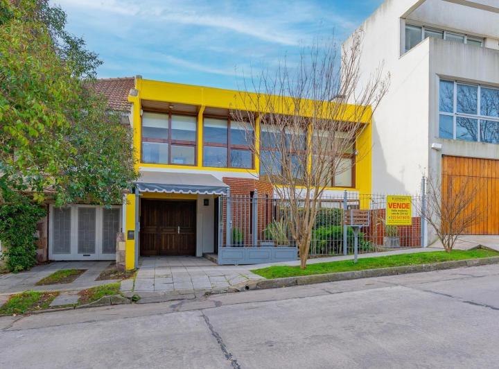 Casa · 254m² · 4 Ambientes · 1 Cochera
