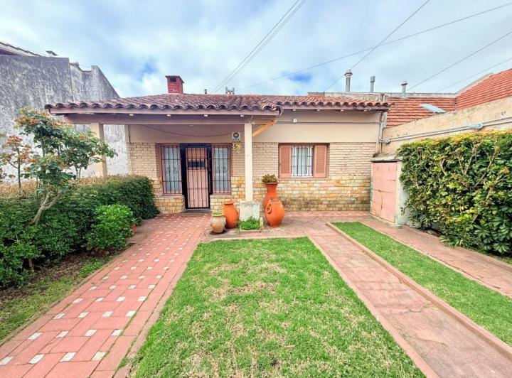 Casa · 450m² · 4 Dormitorios · 10 Cocheras