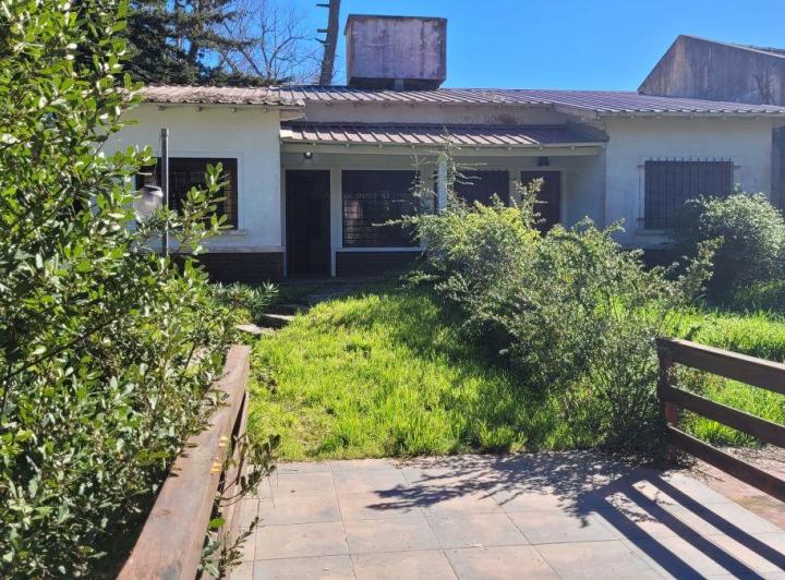 Casa · 83m² · 4 Ambientes · 1 Cochera