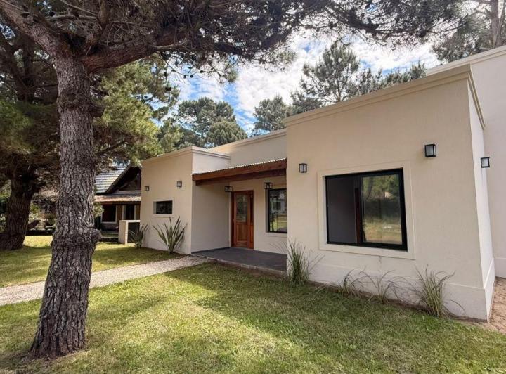 Casa · 83m² · 3 Ambientes · 1 Cochera