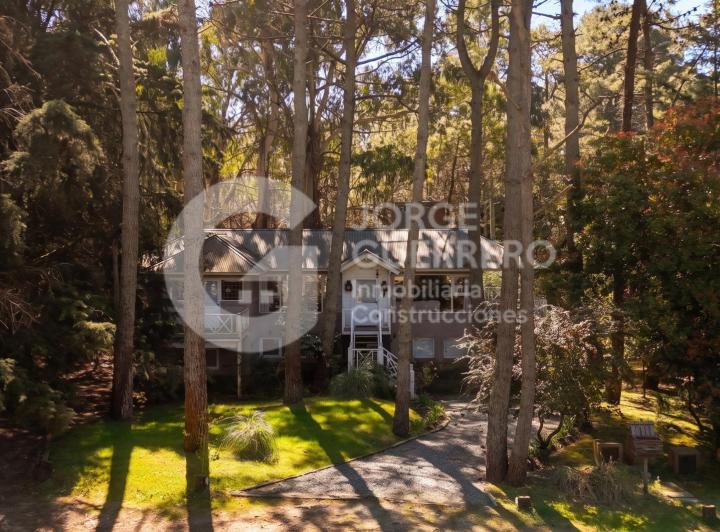 Casa · 1104m² · 4 Dormitorios