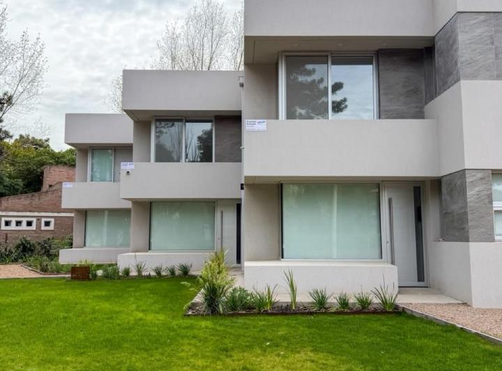 Casa · 84m² · 4 Ambientes · 1 Cochera