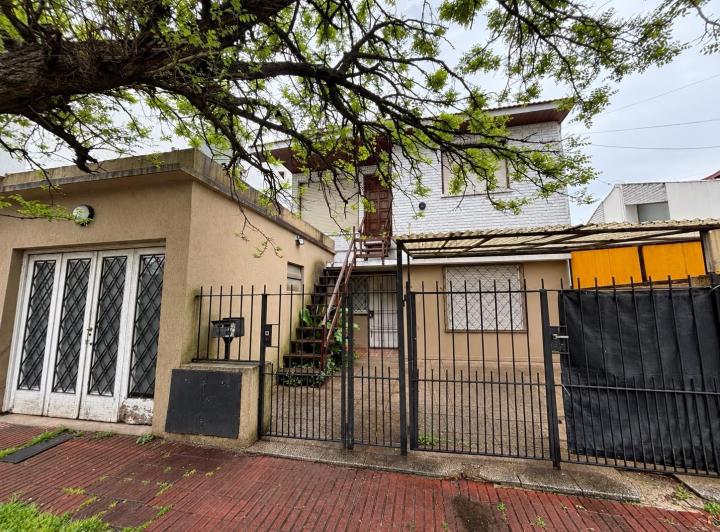 Casa · 180m² · 6 Ambientes · 2 Cocheras