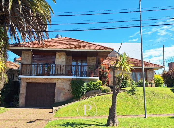Casa · 176m² · 4 Ambientes · 1 Cochera