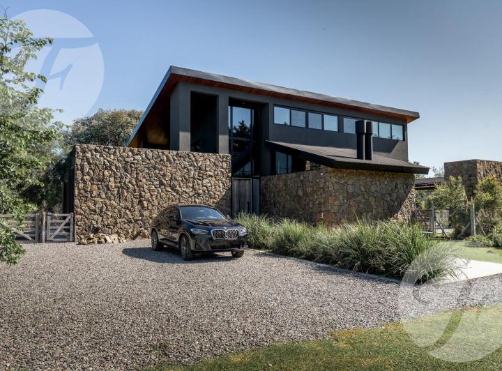 Casa · 356m² · 5 Ambientes · 1 Cochera