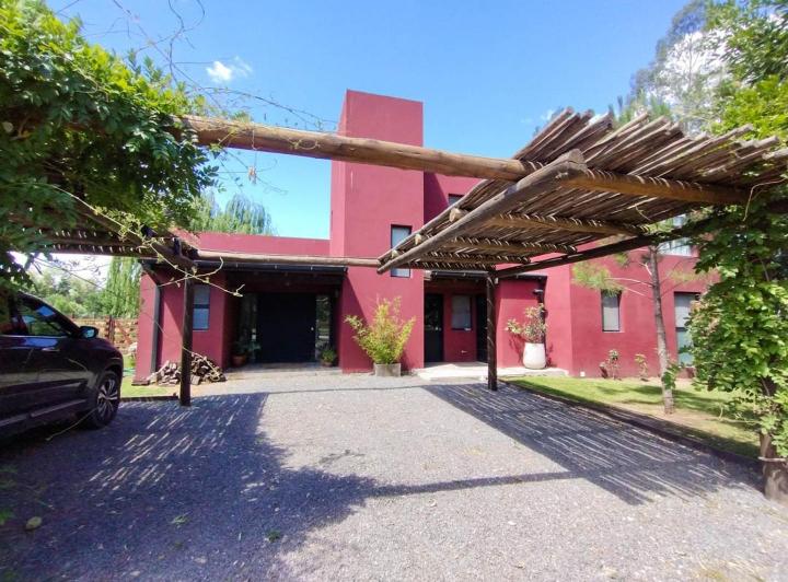 Casa · 214m² · 4 Ambientes · 2 Cocheras