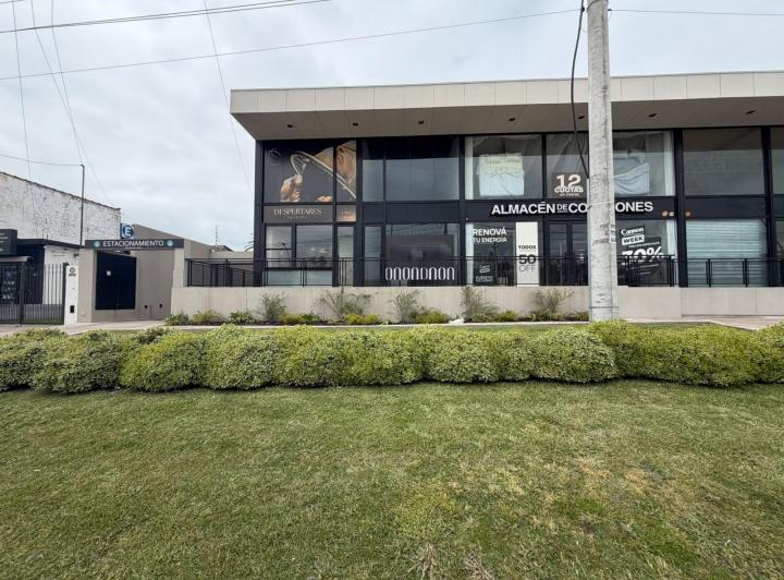 Local comercial · 140m²