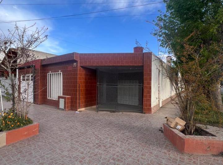 Casa · 247m² · 6 Ambientes · 1 Cochera