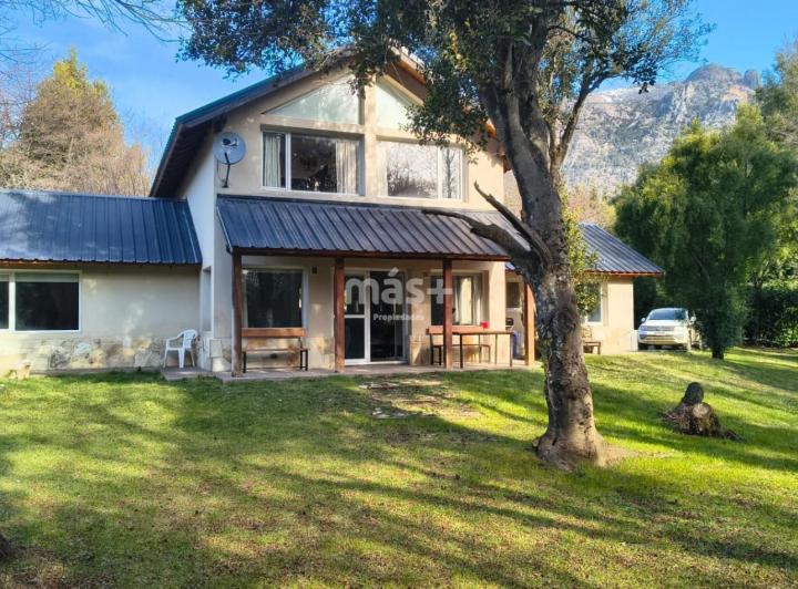 Casa · 162m² · 4 Ambientes · 2 Cocheras
