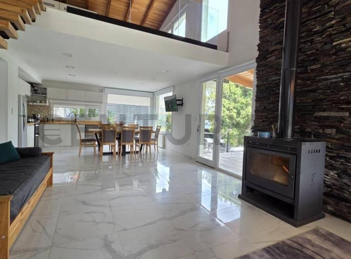Casa · 246m² · 8 Ambientes
