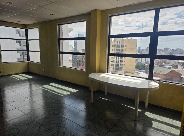 Departamento · 82m² · 6 Ambientes · 1 Cochera