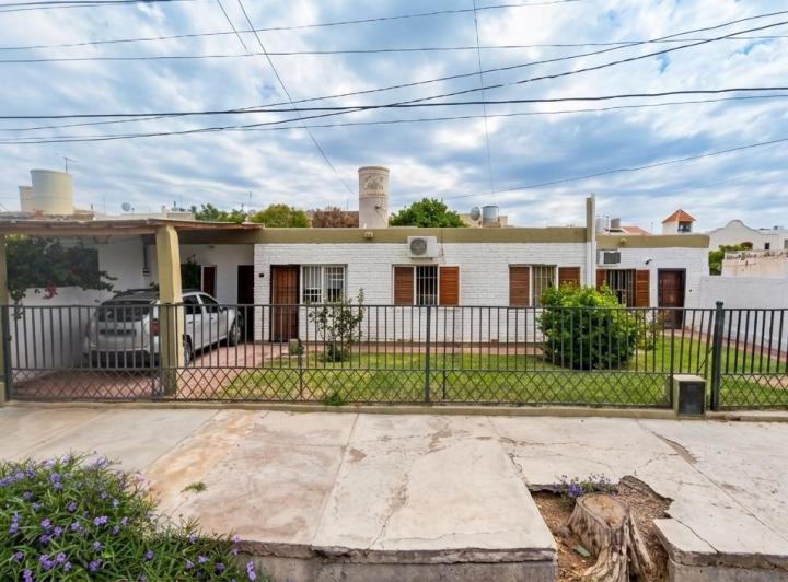 Casa · 420m² · 6 Ambientes · 1 Cochera
