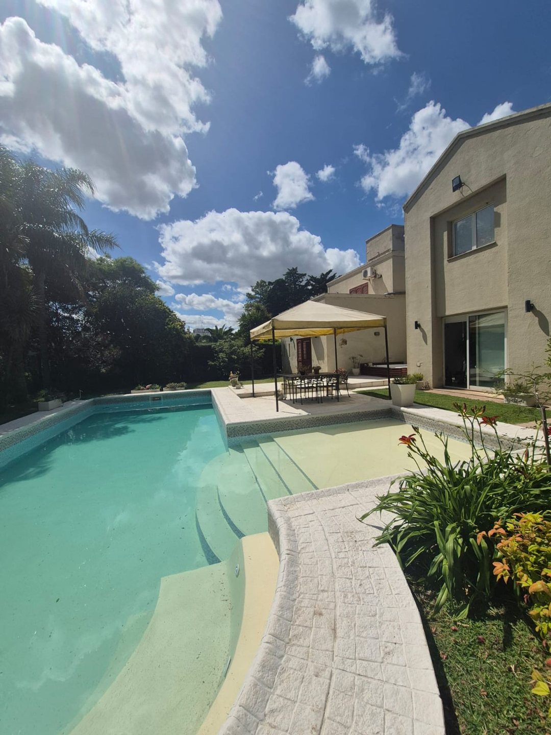VENTA CASA 4 DORMITORIOS BARRIO GOLF VILLA NUEVA