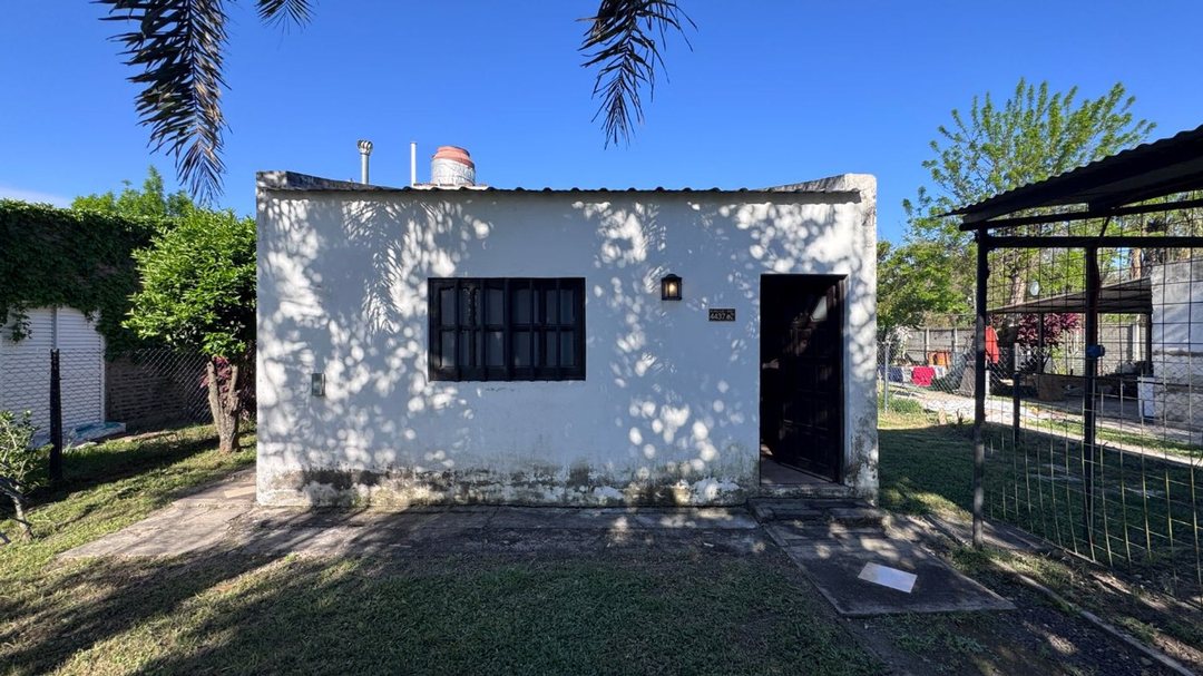 SE VENDE CASA 1 DORMITORIO - B˚ ÑU PORÁ - RQTA.