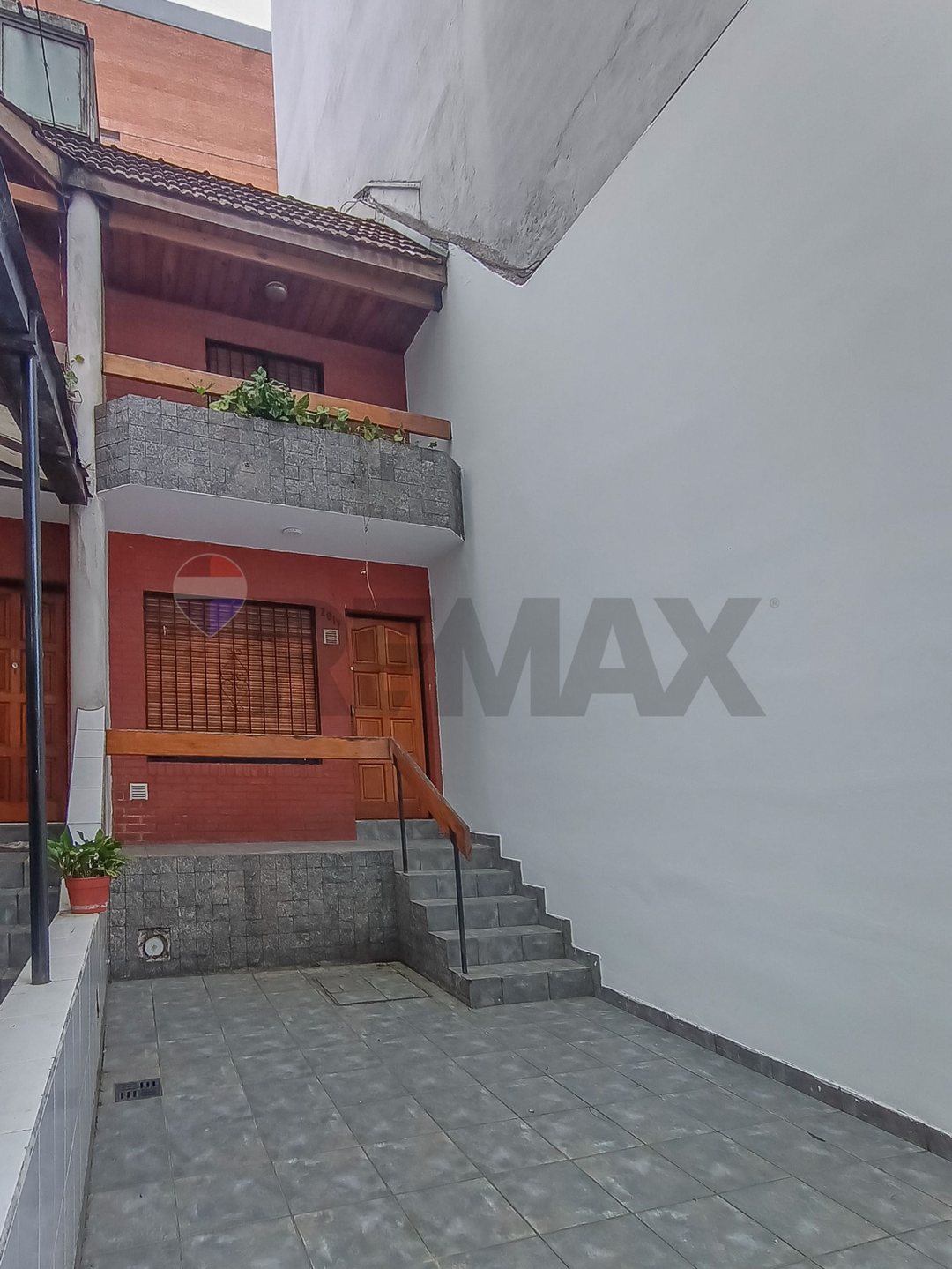 VENTA PH TIPO CASA 4 AMB PARQUE PATRICIOS COCHERA