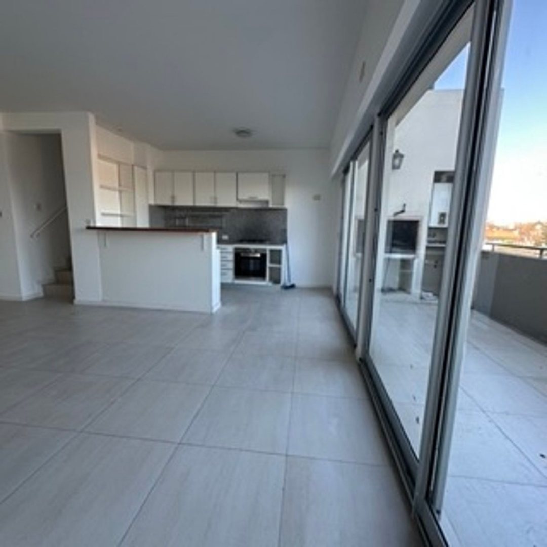 Alquiler Duplex 3 amb. c/BalcónTza Beccar Central.