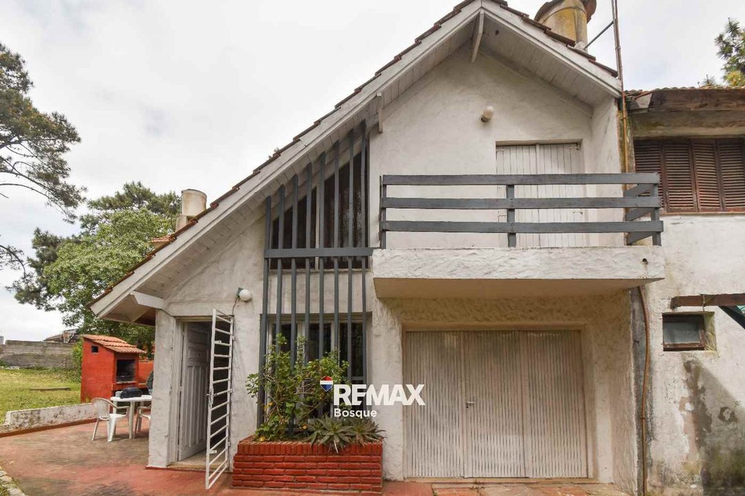 VENTA DUPLEX GESELL 3 AMBIENTES CON COCHERA