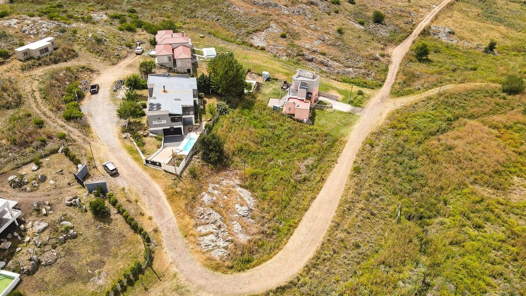 EN VENTA TERRENO DE 793M2 EN LOTEO ENTRE SIERRAS
