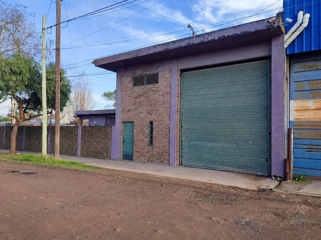 Casa + galpón de 90 m² ideal taller o depósito