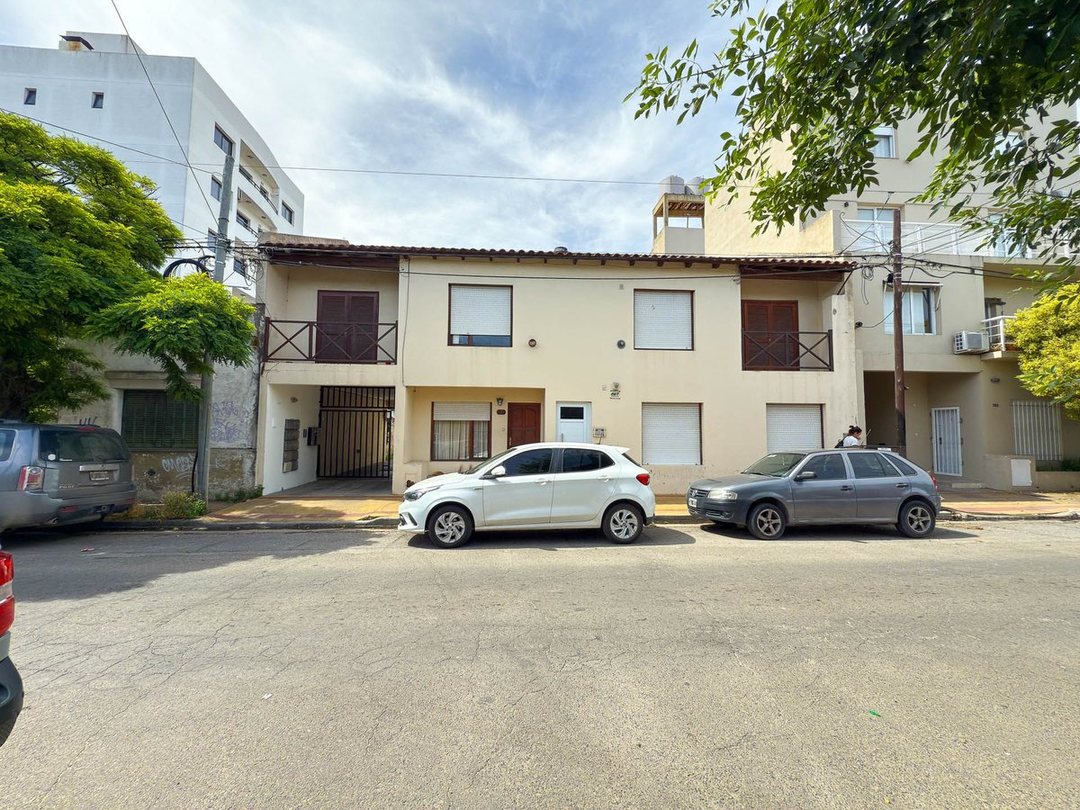 VENTA DEPTO 2 DORM. C/ ESTACIONAMIENTO ZONA CENTRO