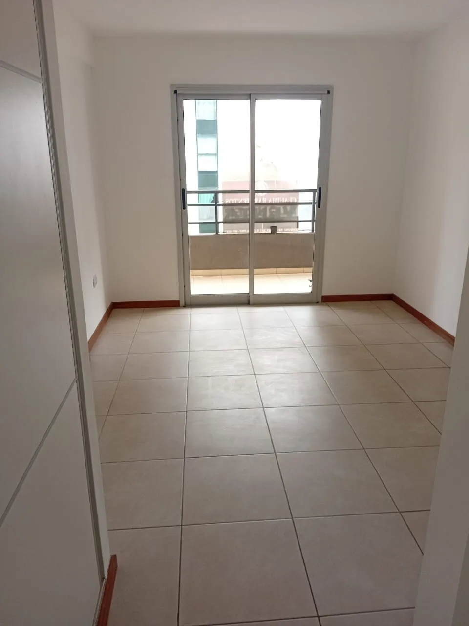 UN DORMITORIO EXCELENTE ESTADO A CUDRA DE PLAZA ESPAÑA CON SUM Y PILETA