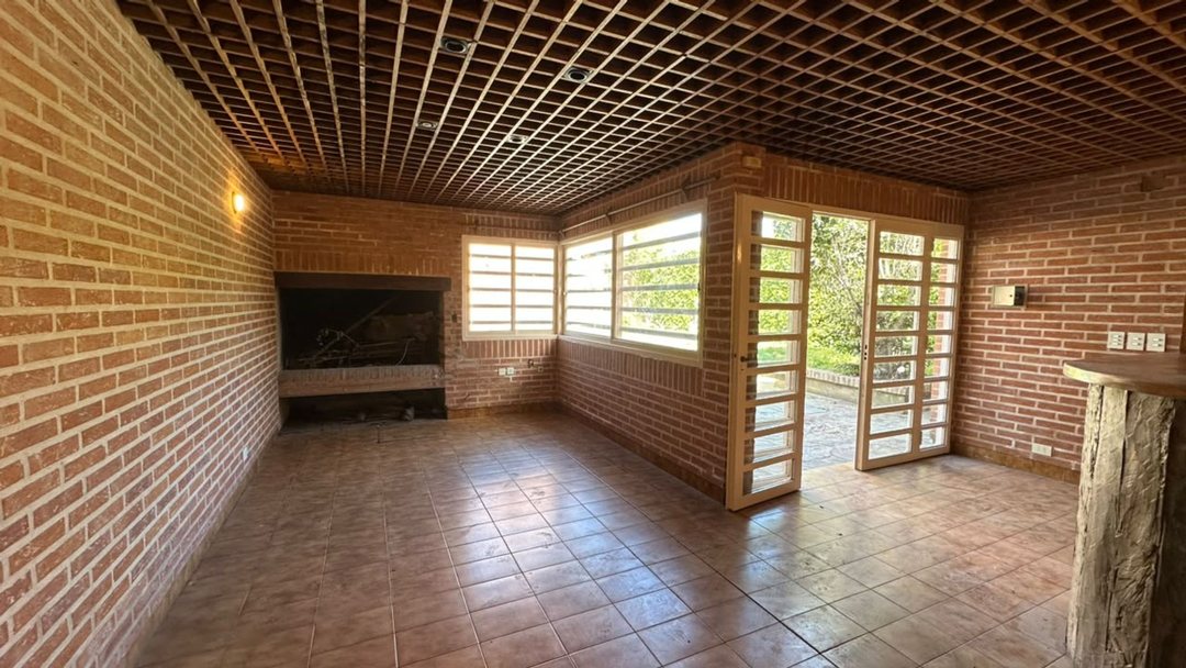 CASA VENTA LA PLATA 3 DORMITORIOS PILETA QUINCHO