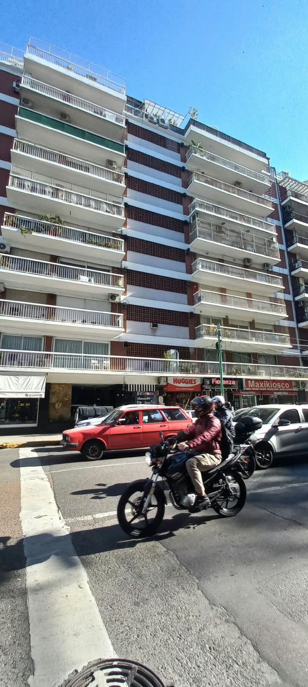 VENTA DEPARTAMENTO DE 4 AMB AL FRENTE CON COCHERA