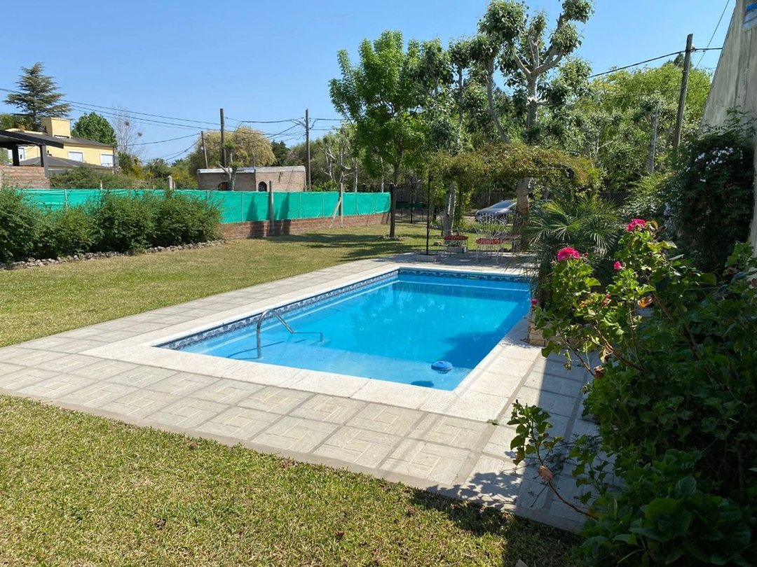 Casa con pileta en alquiler 100 metros de Ruta N1