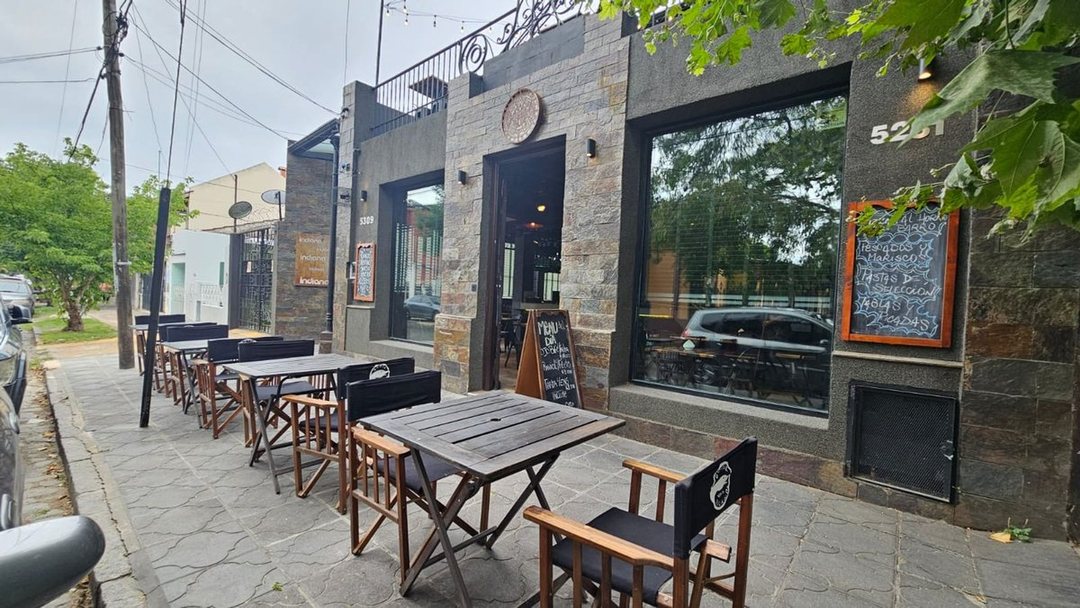 VENTA LOCAL + 22 COCHERAS + DEPTO  VILLA BALLESTER