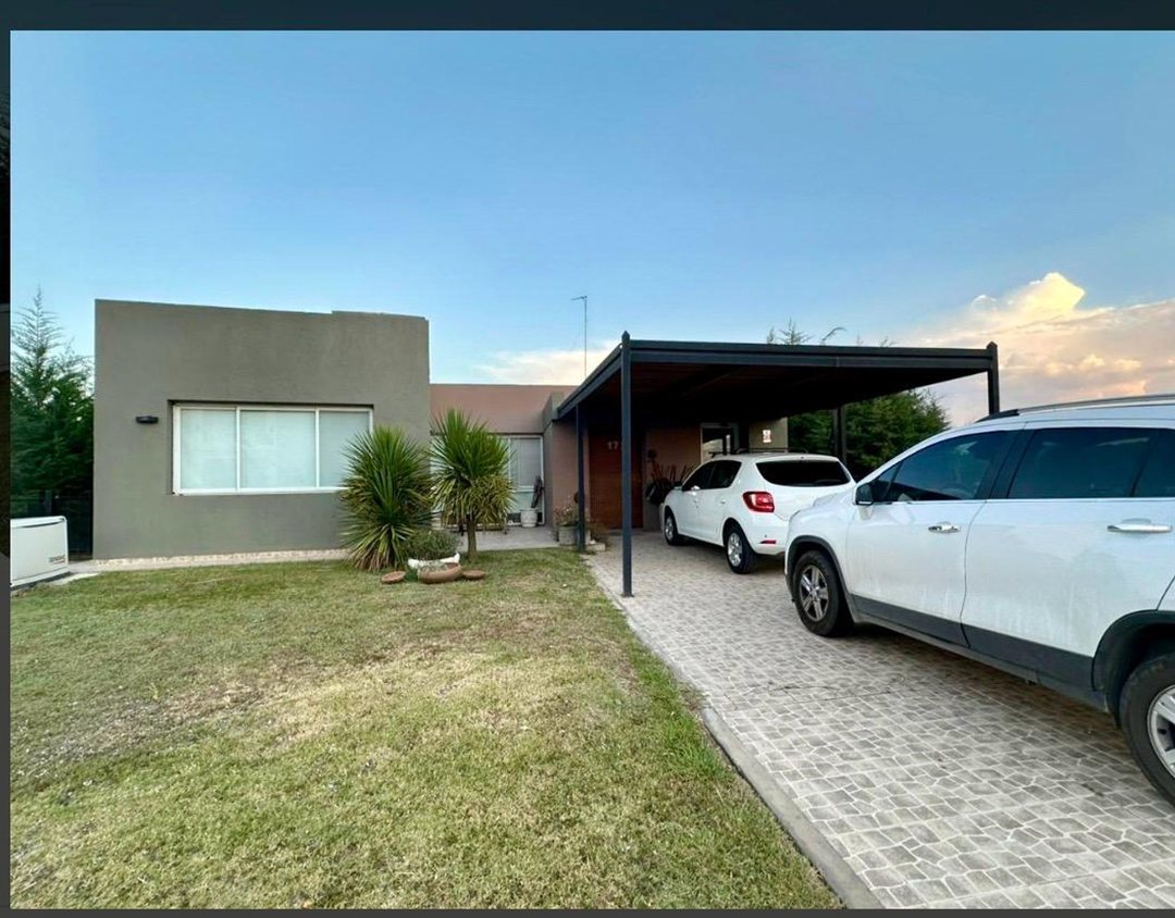 Excelente casa en Barrio Santa Ines