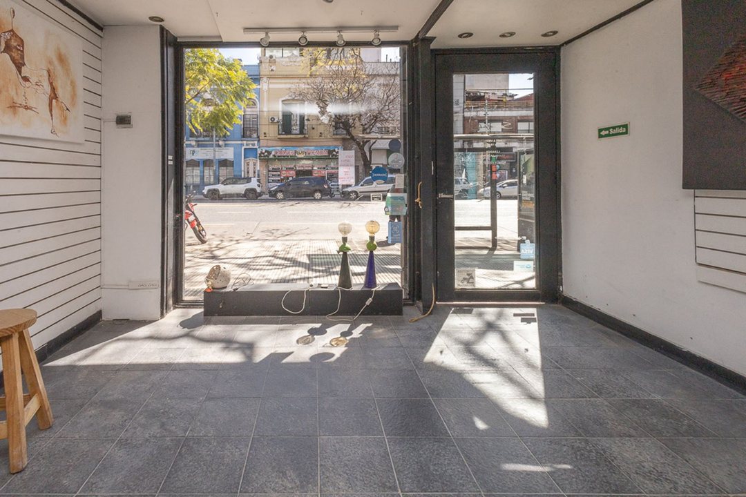 Local Alquiler sobre F.Lacroze patios Sin Expensas