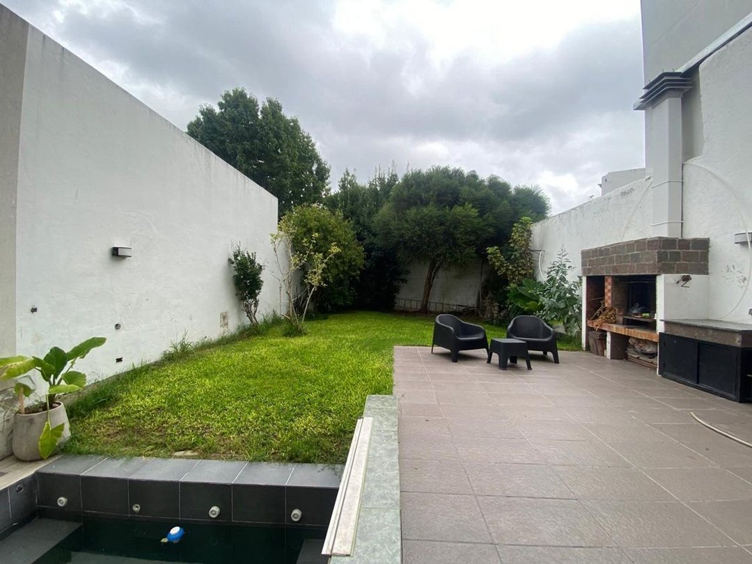 CASA EN VENTA EN LA PLATA