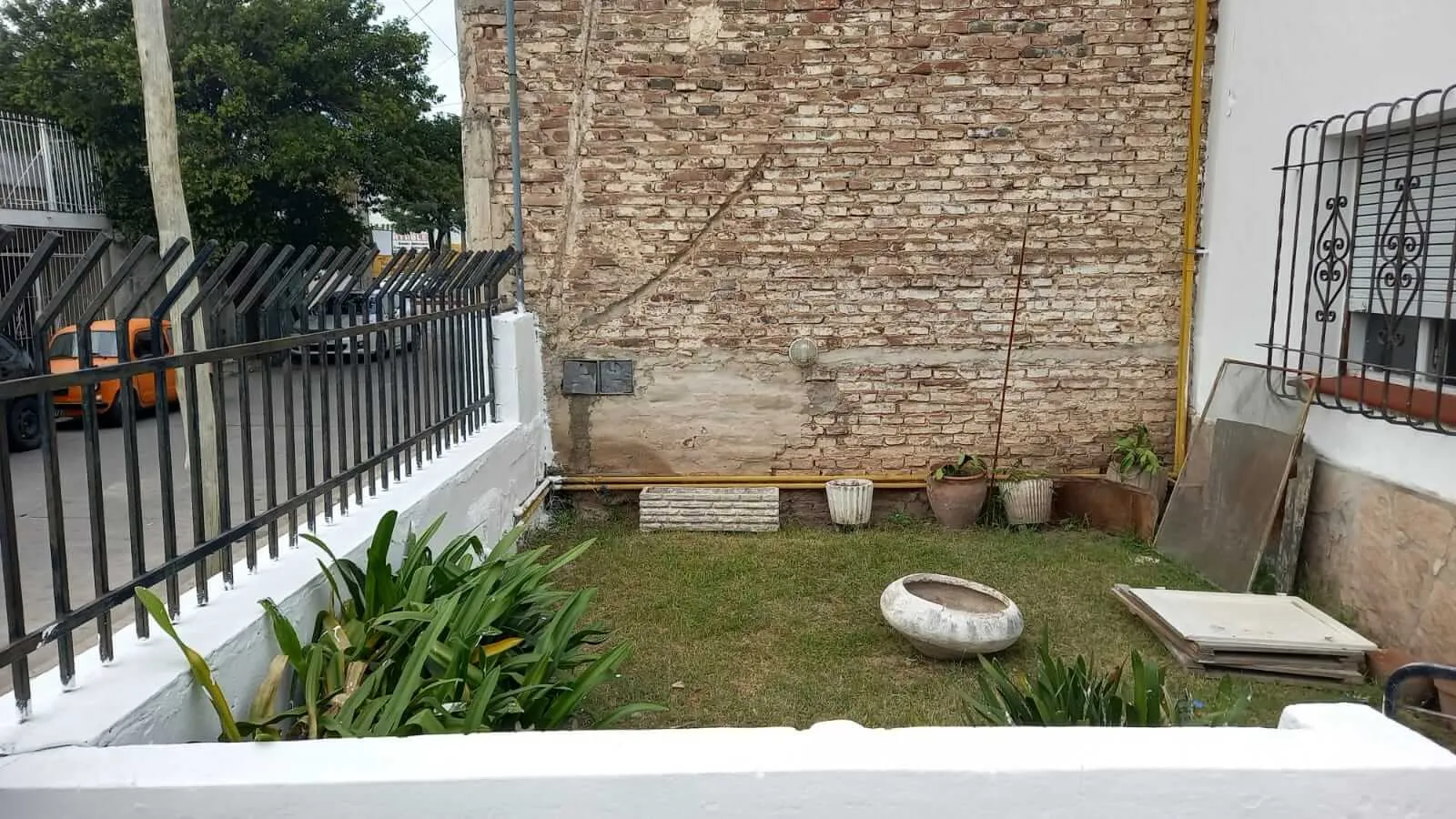 ALQUILER Bº RIVADAVIA AMBROSIO FUNES 2054 DEPARTAMENTO UN DORMITORIO + JARDÍN
