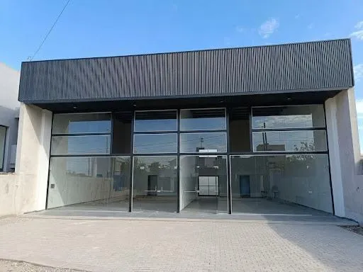 ALQUILER LOCAL COMERCIAL EN NUEVO URCA  140 M2