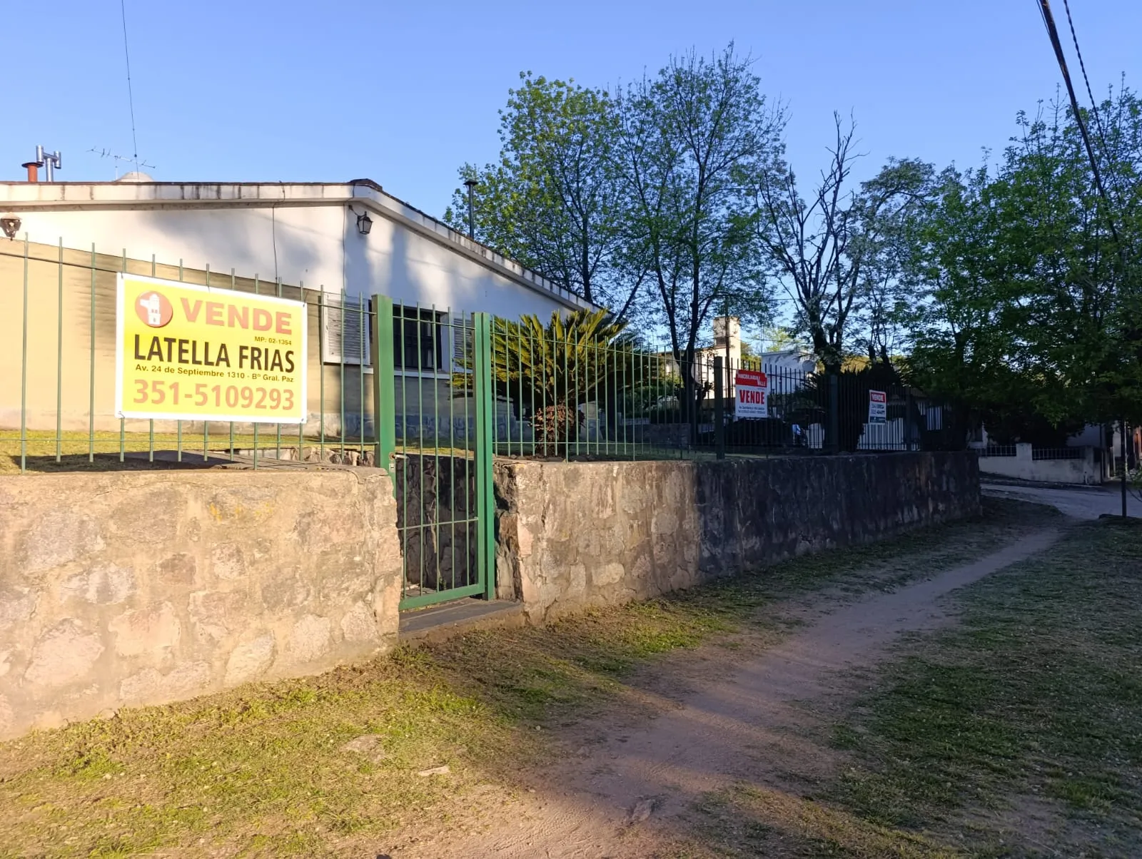 CASA ESQUINA UBICADA EN RIO CEBALLOS