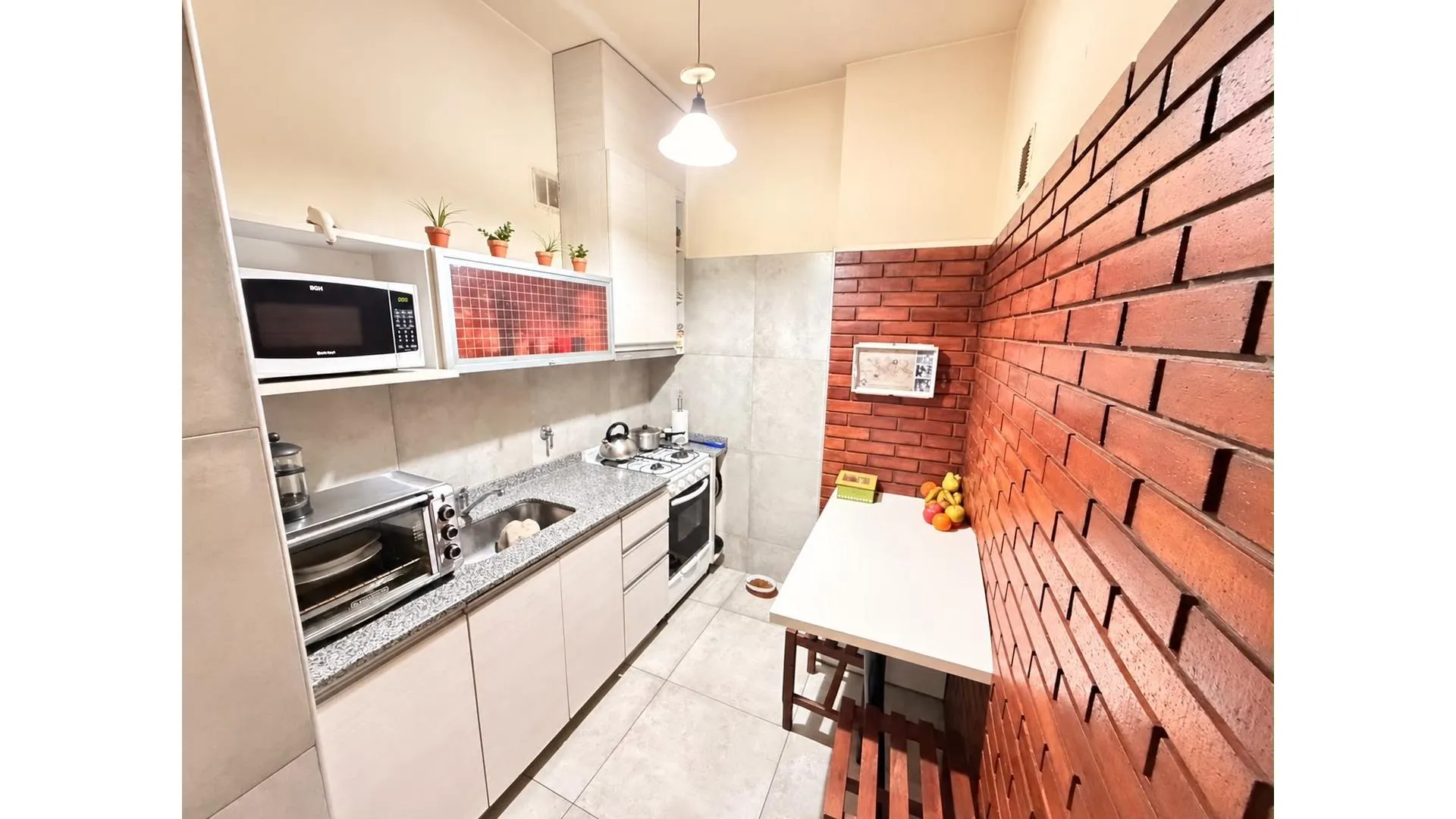 Departamento 3 ambientes planta baja con patio en Güemes