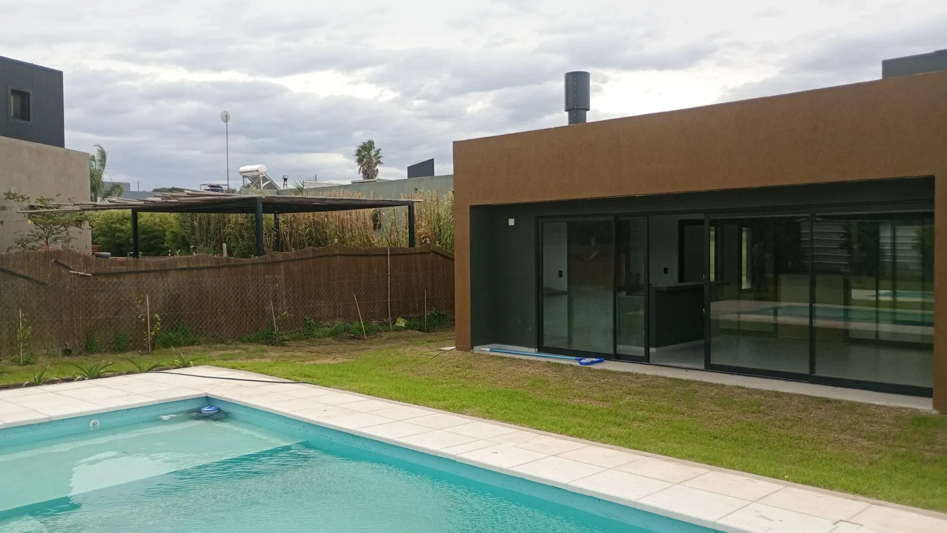 Casa de categoria a estrenar en Country Valle del Golf.