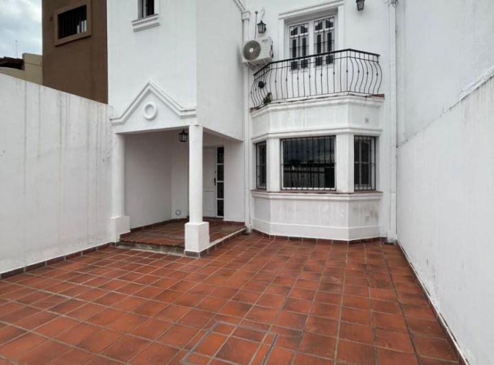 Casa · 112m² · 6 Ambientes · 2 Cocheras