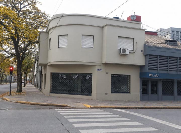 Local comercial · 200m²