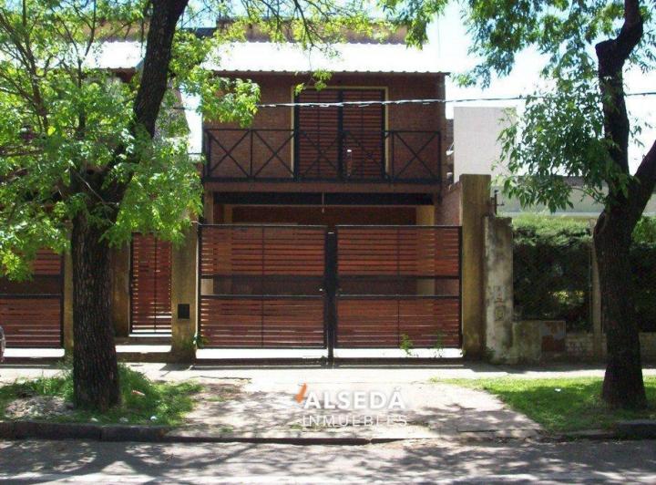 Casa · 80m² · 3 Ambientes · 1 Cochera