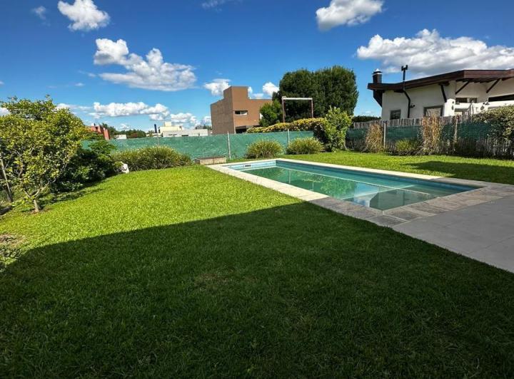 Casa · 170m² · 5 Ambientes · 2 Cocheras