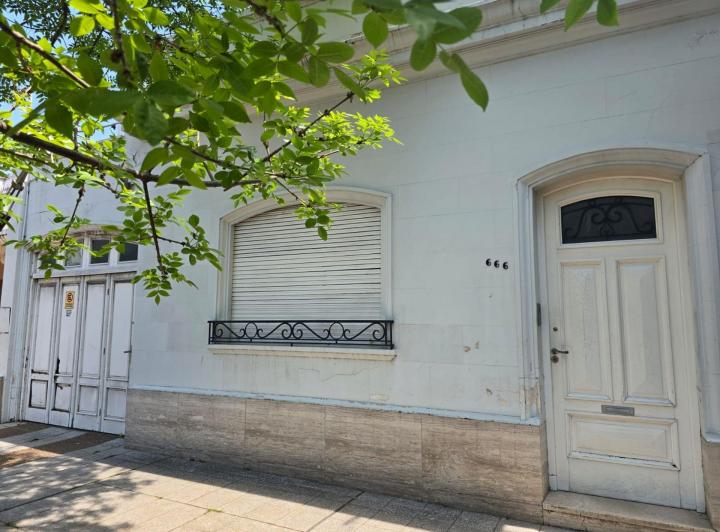 Casa · 196m² · 5 Ambientes · 1 Cochera