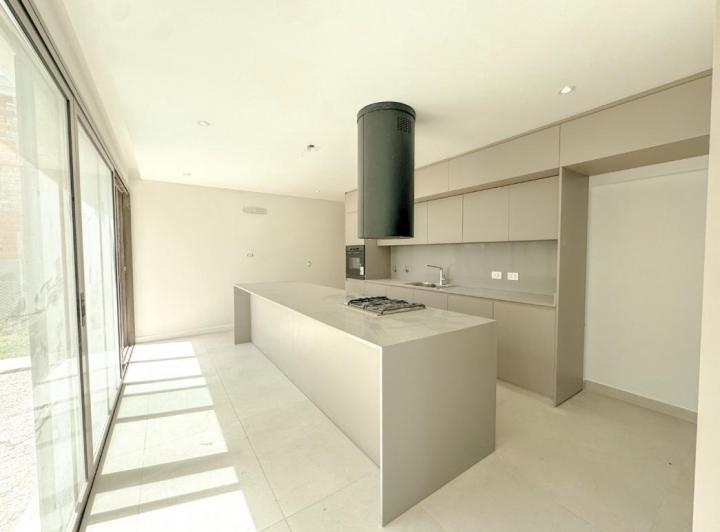 Casa · 285m² · 7 Ambientes · 2 Cocheras