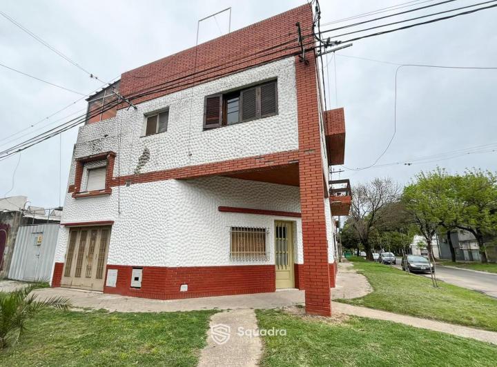 Casa · 60m² · 5 Ambientes · 1 Cochera