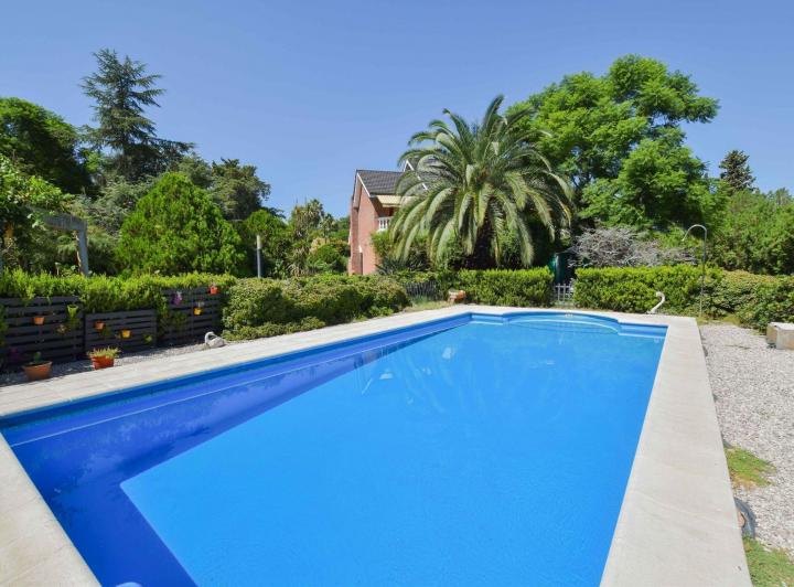Casa · 512m² · 8 Ambientes · 2 Cocheras