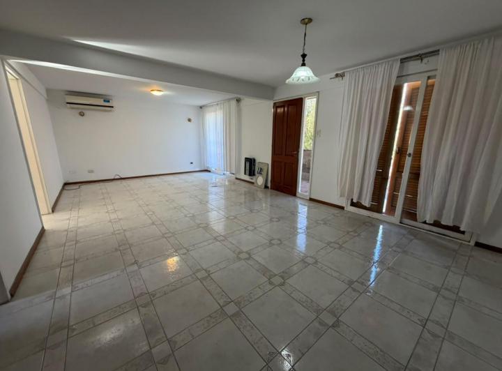 Casa · 160m² · 3 Dormitorios · 1 Cochera